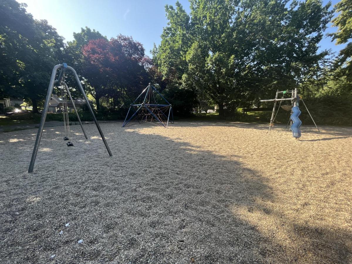 Privatzimmer Am Iltispark ドゥイスブルグ エクステリア 写真